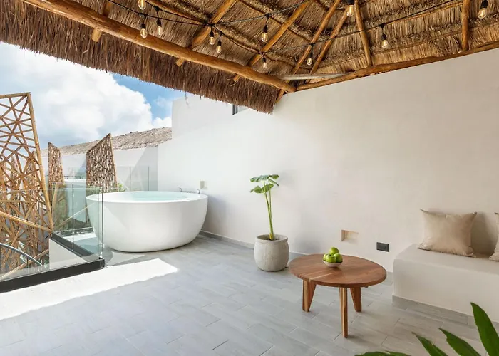 Jade Hotel 5*
