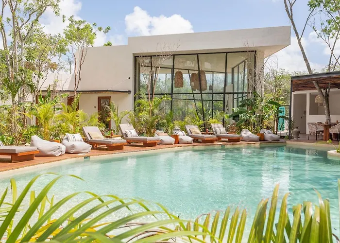 Jade Hotel