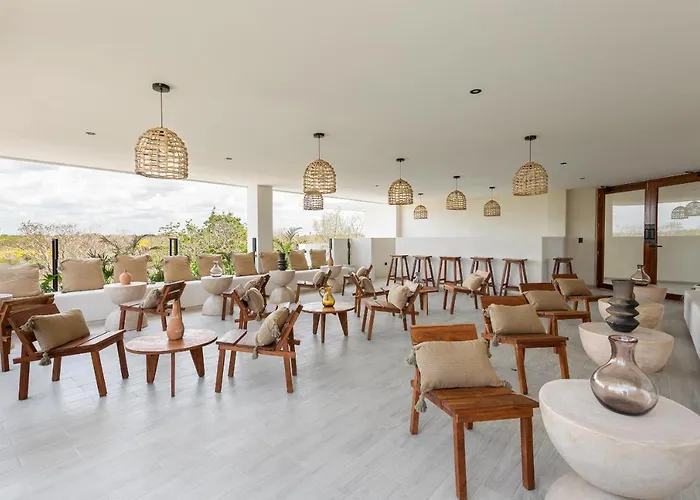 Jade Hotel